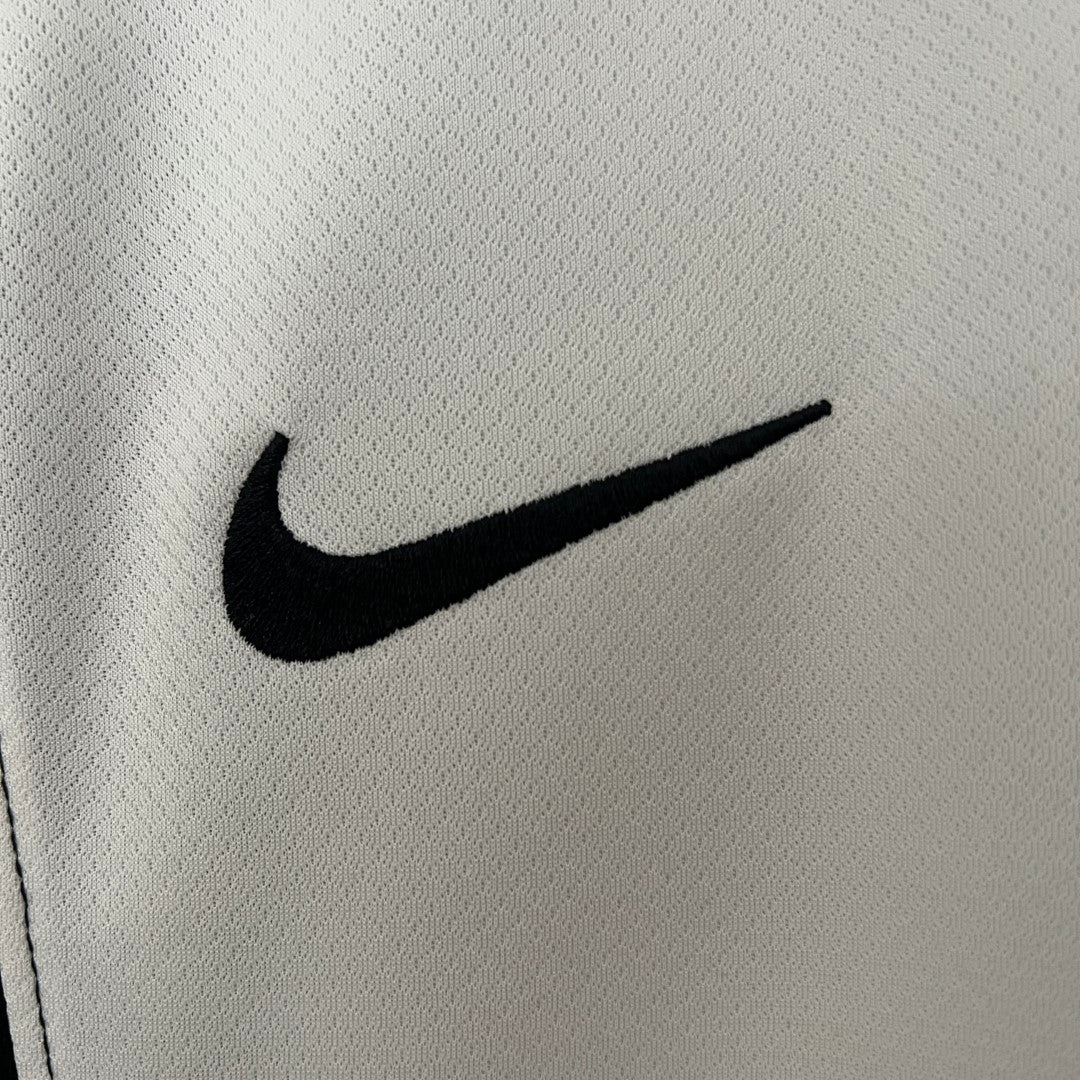 24 25 Women Corinthians Home